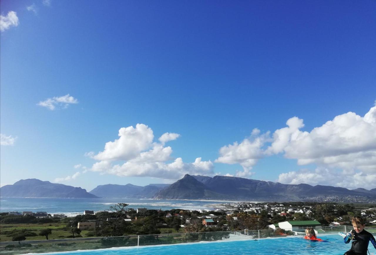 Mountain & Sea Apartments コメキー エクステリア 写真