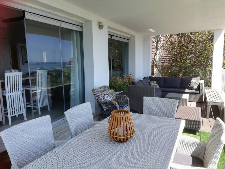 Mountain & Sea Apartments コメキー エクステリア 写真
